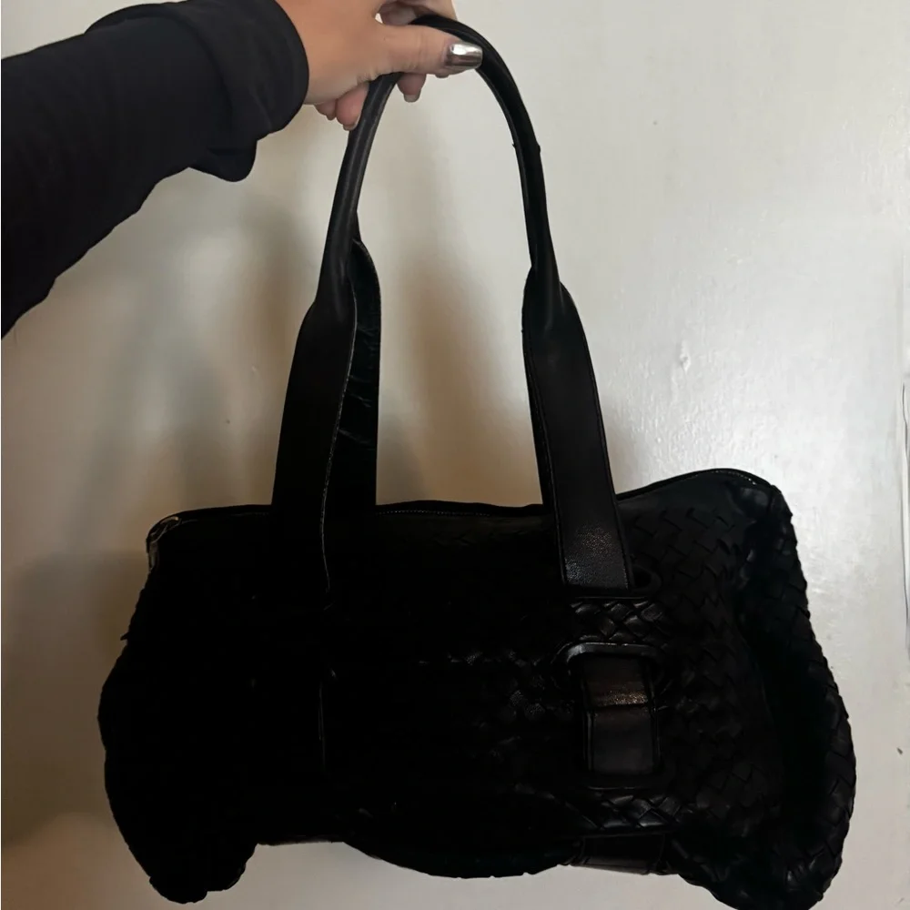 Bottega Veneta Black Woven Shoulder Bag - Picture 2 of 15